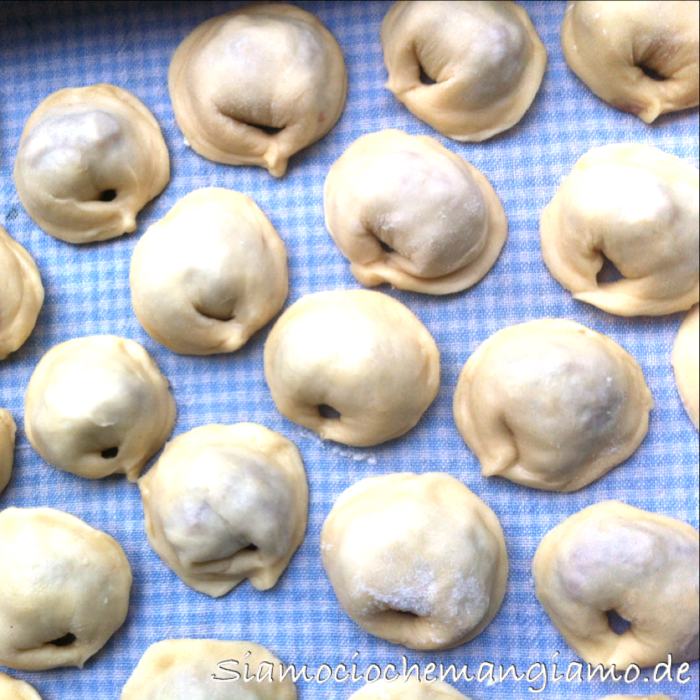 Pelmeni in Brühe