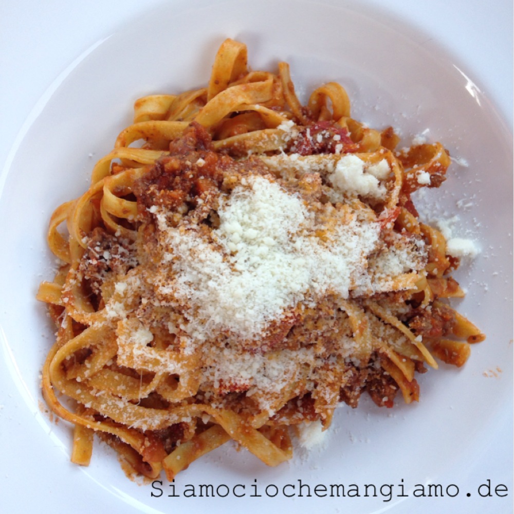 Tagliatelle mit Ragú alla Bolognese - Du bist was du isst | Food Blog