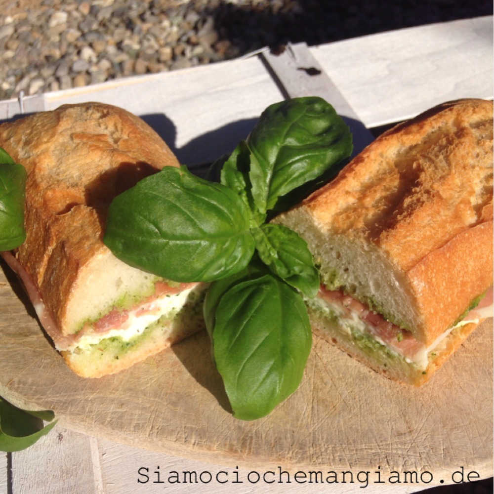 panino mit mandelpesto schinken und crescenza - Panino con crescenza, prosciutto e pesto alle mandorle